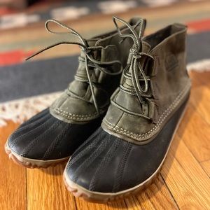Sorel Out N About Boots  womens sz 9